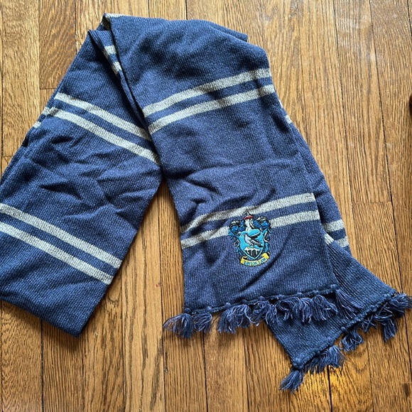 Harry Potter Hogwarts Ravenclaw scarf - Picture 2 of 4